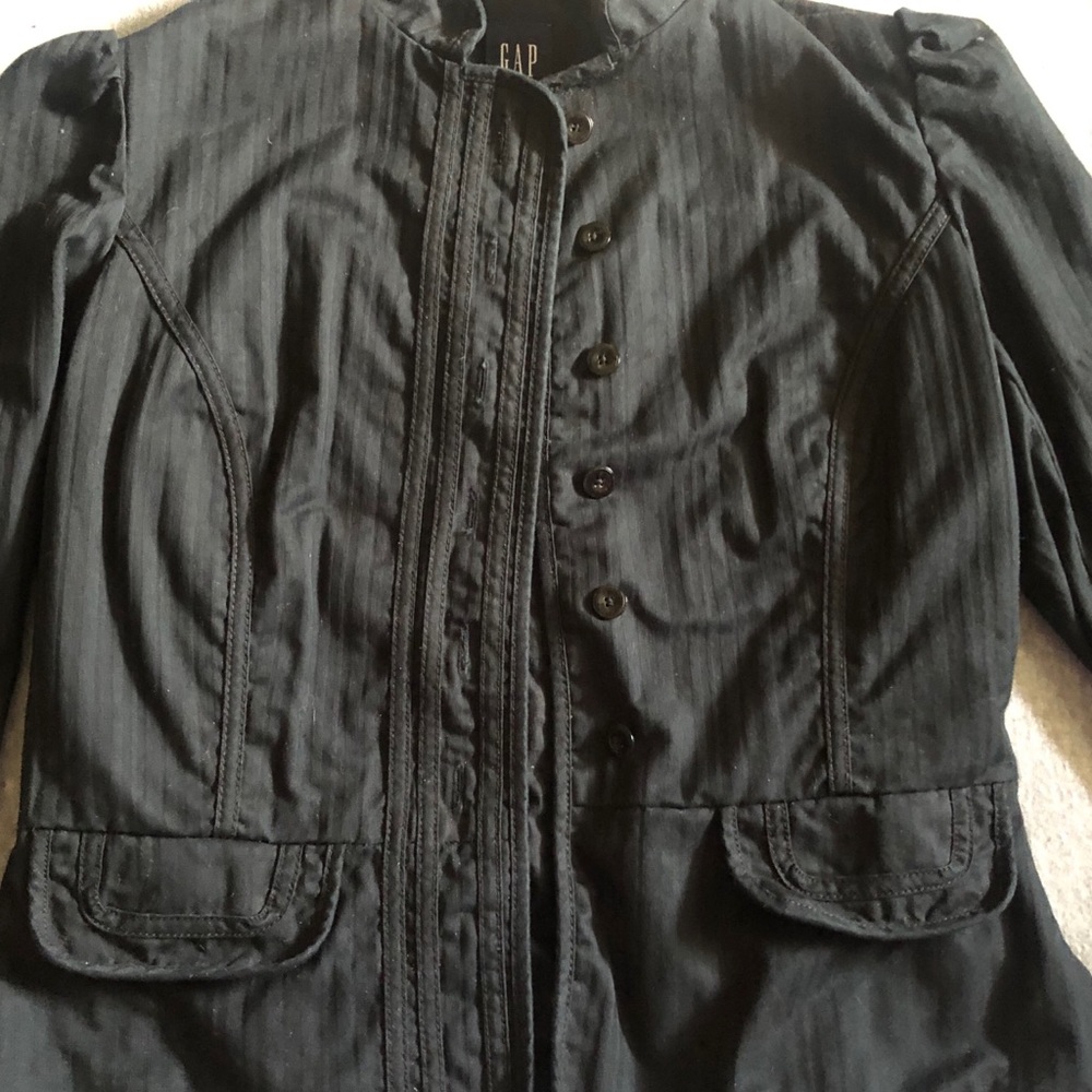 Gap jacket that adds style to any outfit. Size Sm